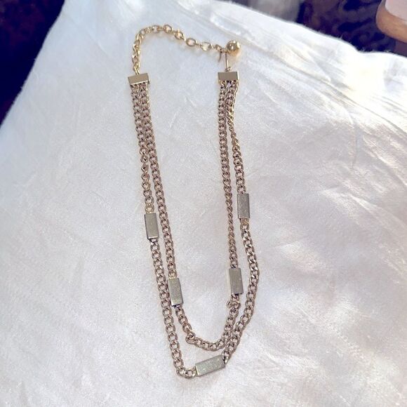 Vintage 2 layer chain gold tone necklace - Picture 2 of 3
